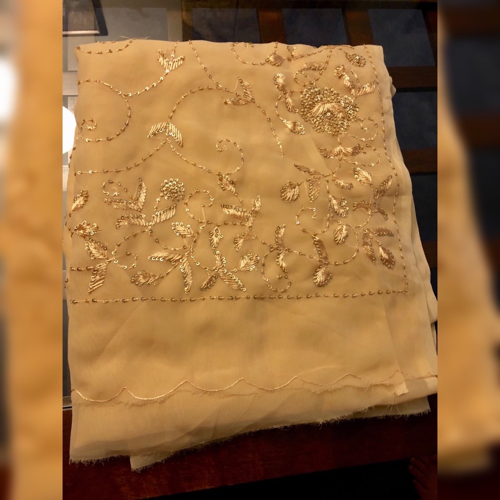 CREAM SAREE WITH SEQUINS